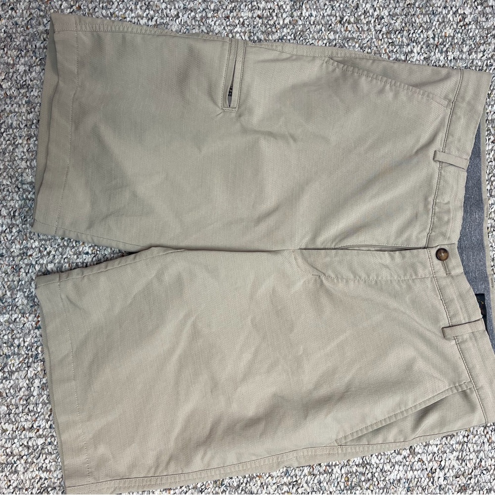 GREG NORMAN MENS GOLF SHORTS